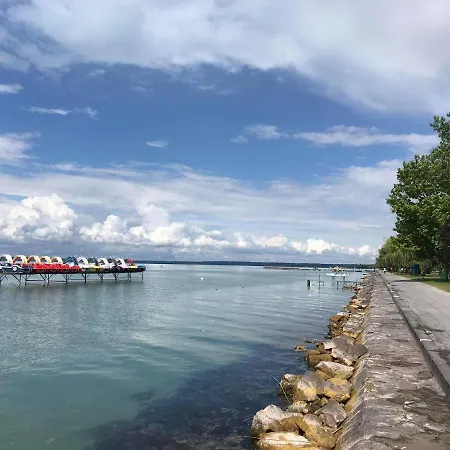 Balatoni Szello Apartman *